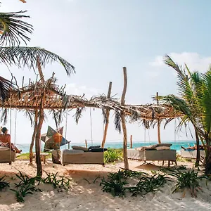 ikal-tulum-hotel.quintano-roohotels.com/