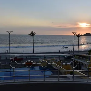 miramar-condominio.mazatlan-hotels.com/